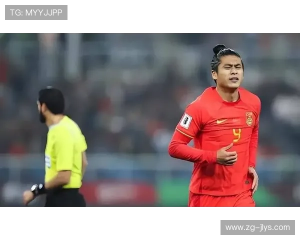 杜月徵破门 父亲现场见证进球时刻 杜月徵破门 父亲现场见证进球时刻